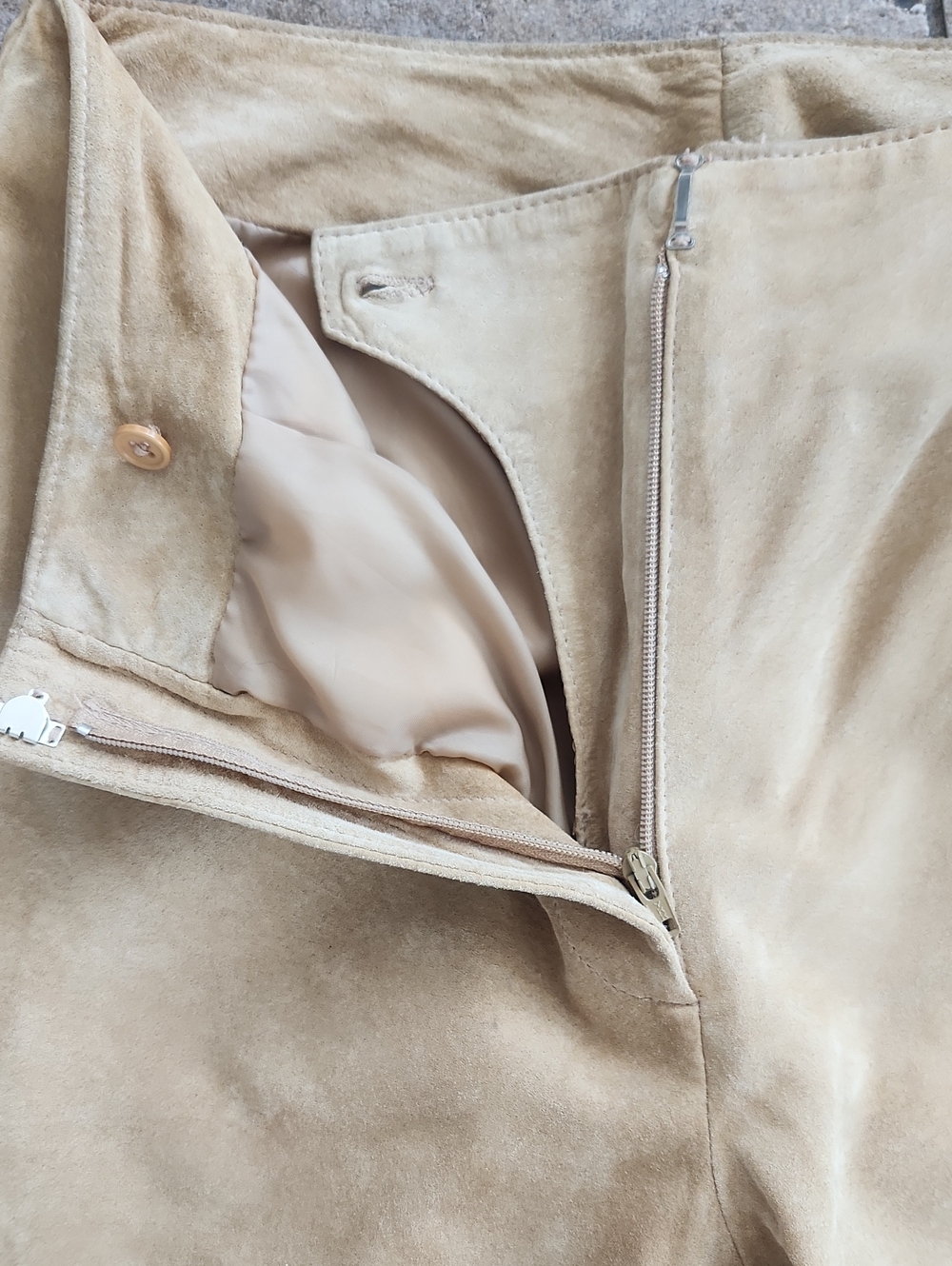 100% Suede Palomino Yellow Pants - Picture 3 of 16